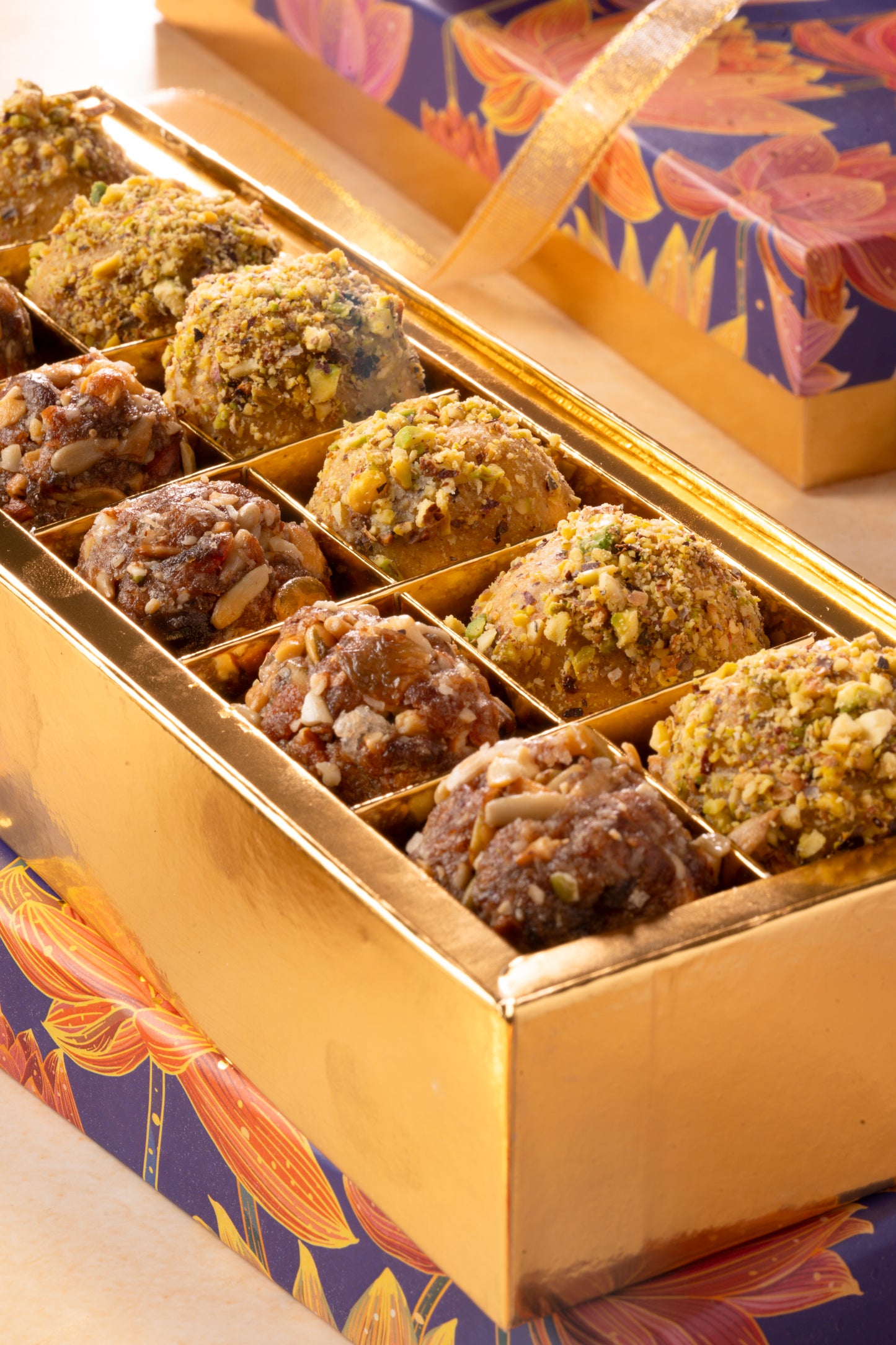 Dates, Gondh and Nuts Laddu (Box of 6)